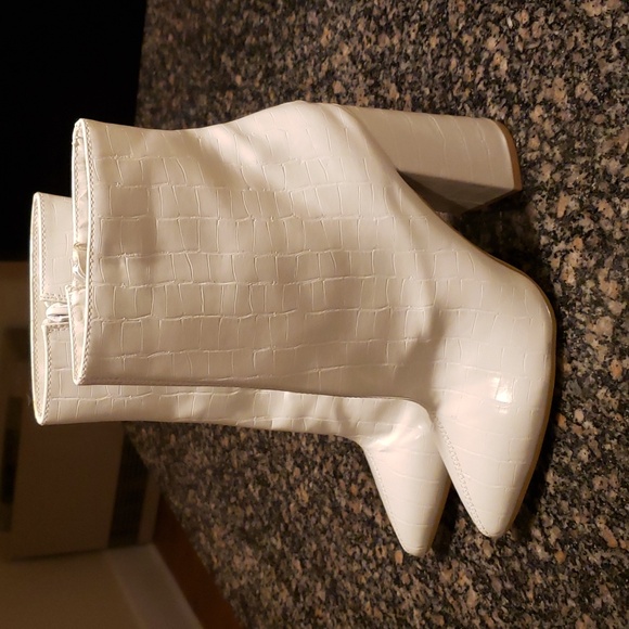 PrettyLittle Thing Boot - Picture 1 of 11